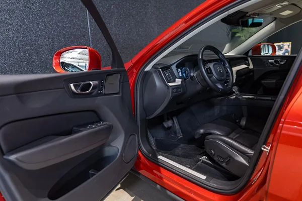 Volvo XC60 (2019) — foto 14 van 44