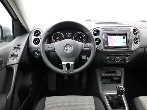VOLKSWAGEN Tiguan (2016) — foto 4 van 19