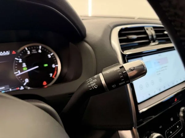 Jaguar XE (2020) — foto 7 van 20