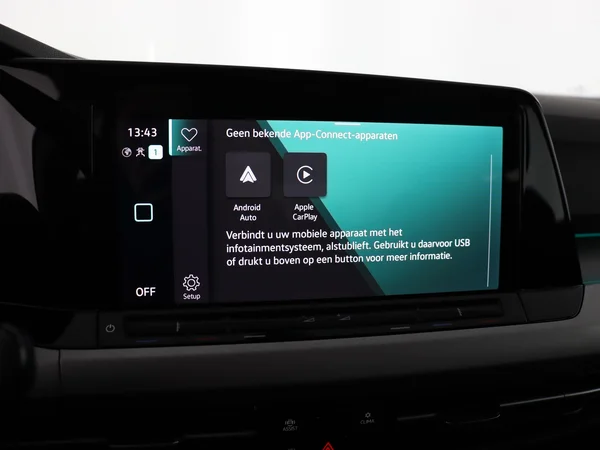 VOLKSWAGEN Golf (2024) — foto 13 van 28