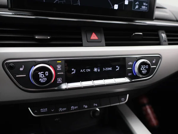Audi A5 (2022) — foto 22 van 48