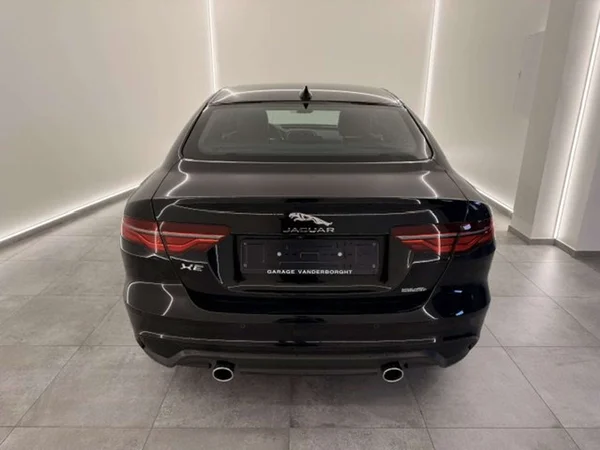 Jaguar XE (2020) — foto 17 van 20