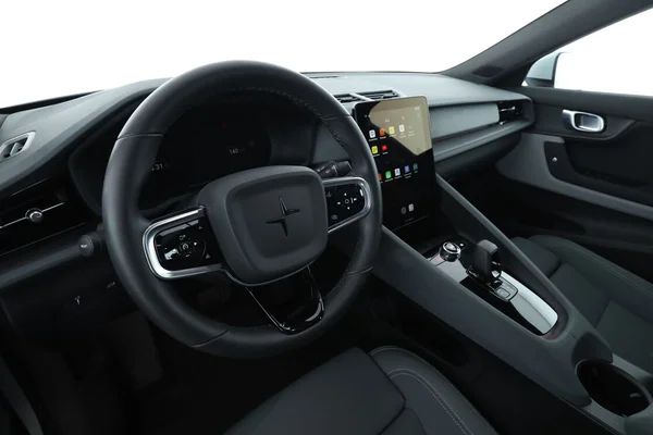 Polestar 2 (2022) — foto 2 van 16