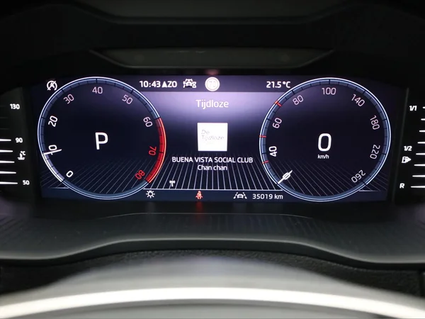 SKODA Karoq (2024) — foto 14 van 21