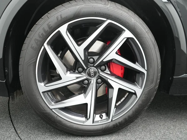 AUDI Q6 e-tron (2026) — foto 10 van 40