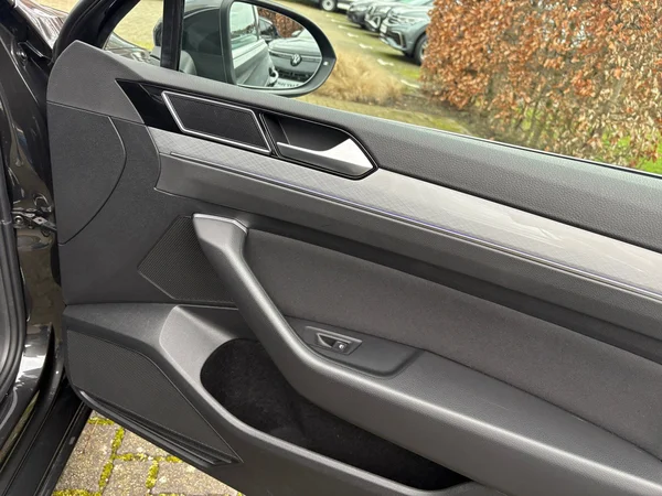 VOLKSWAGEN Passat Variant (2021) — foto 9 van 24