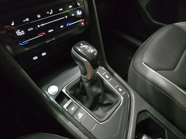 VOLKSWAGEN Tiguan Dsl (2021) — foto 21 van 32