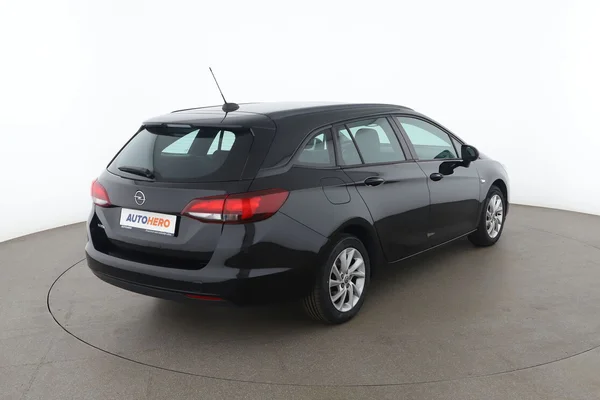 Opel Astra (2020) — foto 12 van 16