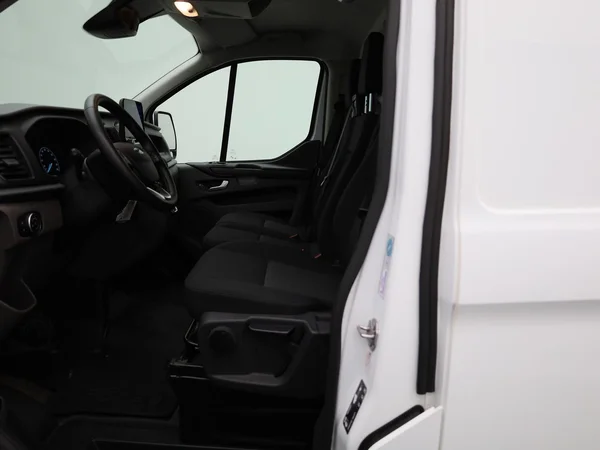 Ford Transit Custom (2022) — foto 36 van 38