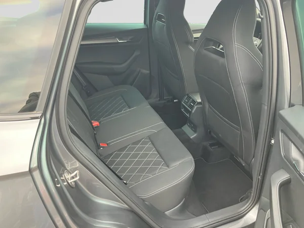 SKODA Karoq (2023) — foto 23 van 25