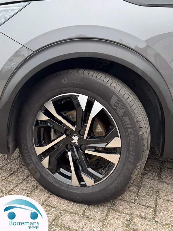 Peugeot 2008 (2023) — foto 6 van 45