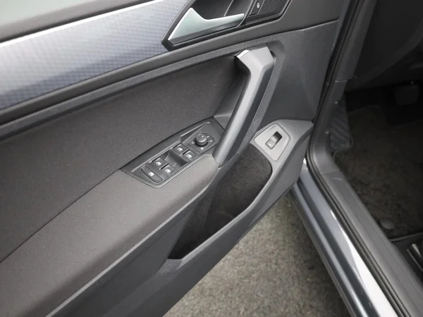 VOLKSWAGEN Tiguan (2022) — foto 7 van 21