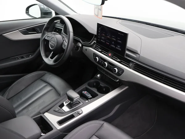 AUDI A4 Avant (2022) — foto 17 van 23