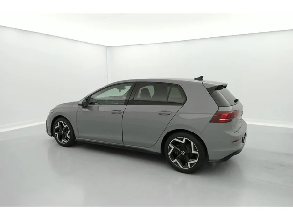 VOLKSWAGEN Golf VIII (2025) — foto 30 van 36