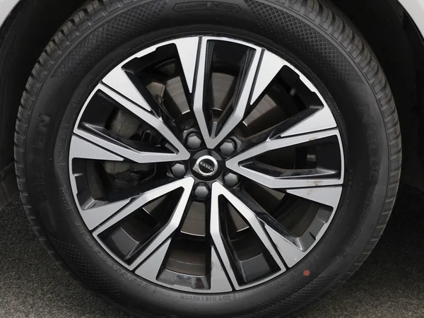 Volvo XC60 (2024) — foto 8 van 48