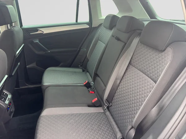 VOLKSWAGEN Tiguan (2016) — foto 7 van 18
