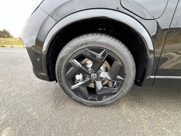 VOLKSWAGEN Tiguan eHybrid (PHEV) (2025) — foto 5 van 24