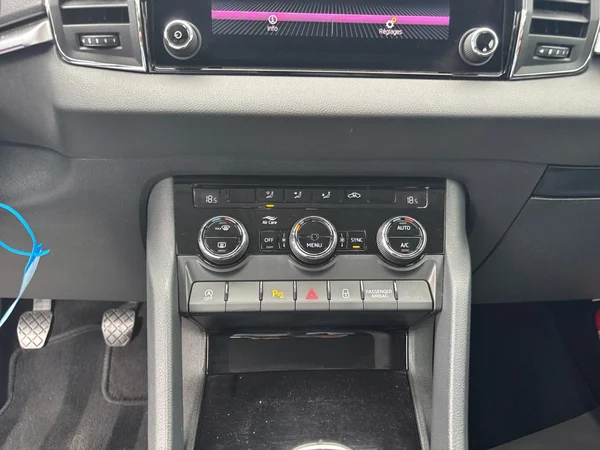 SKODA Karoq (2018) — foto 10 van 21