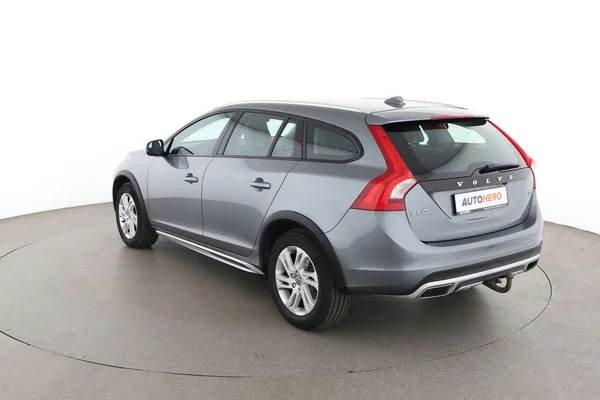 Volvo V60 (2017) — foto 10 van 16