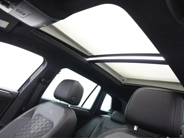 VOLKSWAGEN Tiguan (2022) — foto 16 van 23
