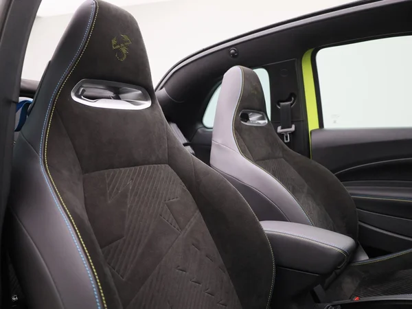 Fiat 500C (2023) — foto 31 van 48