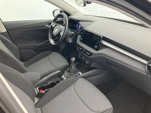 SKODA Fabia (2024) — foto 2 van 35