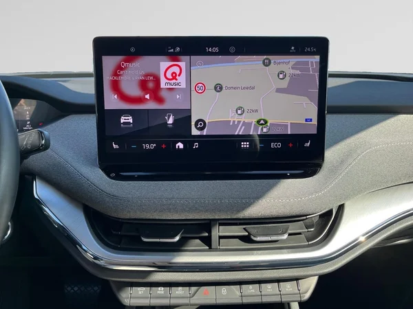 SKODA Enyaq (2023) — foto 2 van 22