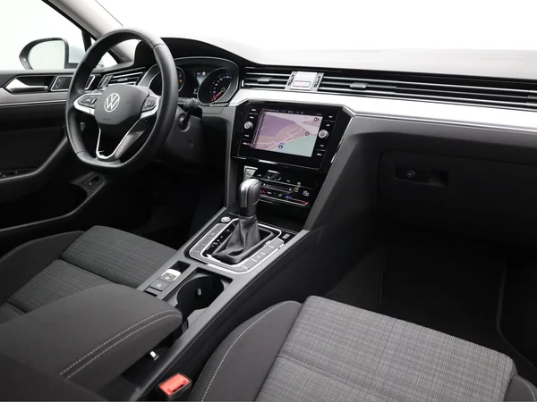 VOLKSWAGEN Passat Variant Dsl (2020) — foto 17 van 23