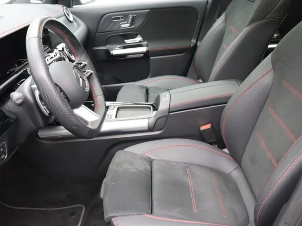Mercedes-Benz EQA (2025) — foto 2 van 27