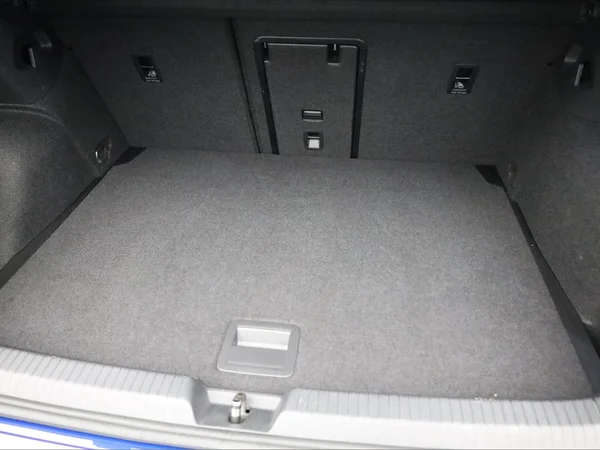 VOLKSWAGEN Golf VIII (2024) — foto 2 van 21