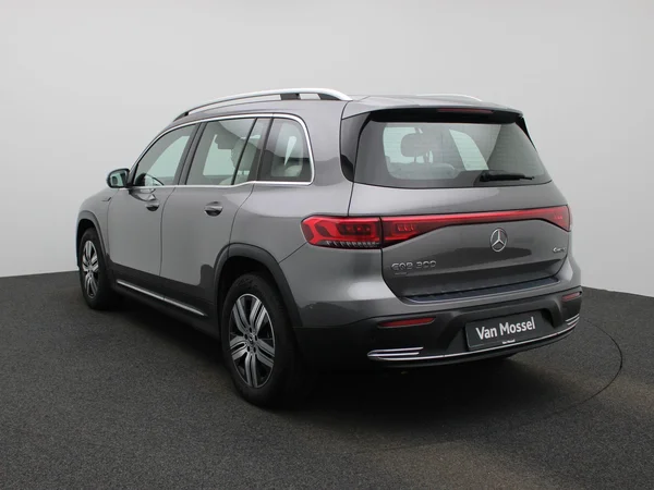 Mercedes-Benz EQB (2022) — foto 12 van 48