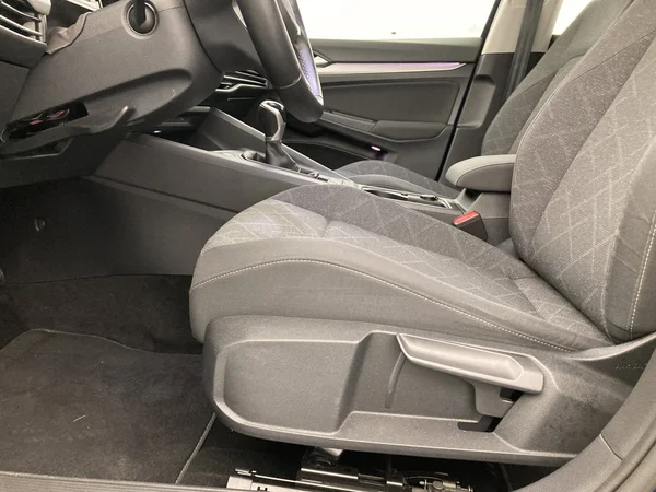 VOLKSWAGEN Golf VIII (2020) — foto 28 van 36