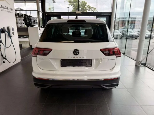 Volkswagen Tiguan (2023) — foto 18 van 23