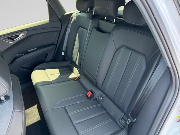 AUDI Q4 e-tron (2025) — foto 11 van 21