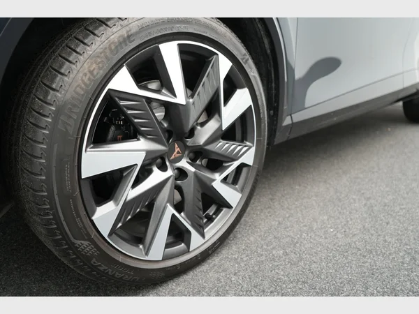 CUPRA Formentor e-Hybrid (PHEV) (2025) — foto 27 van 35