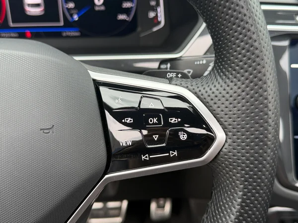 VOLKSWAGEN Tiguan (2023) — foto 14 van 23