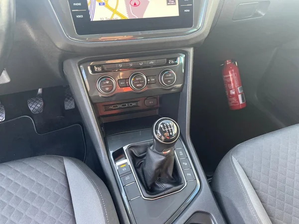 VOLKSWAGEN Tiguan (2019) — foto 2 van 21