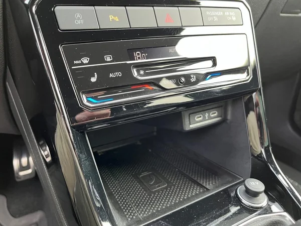 VOLKSWAGEN T-Cross (2024) — foto 3 van 22