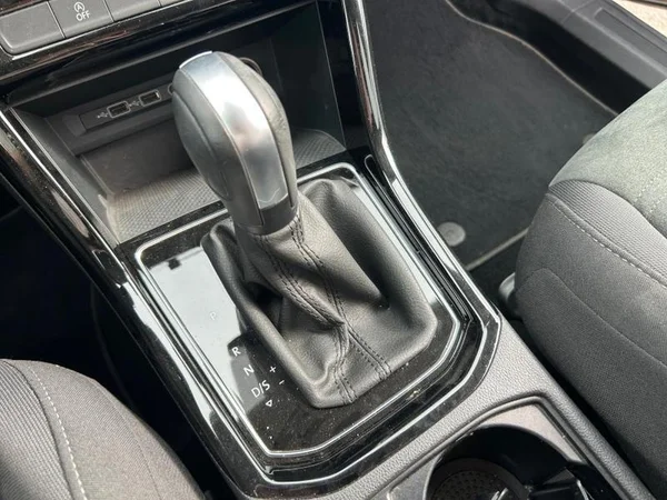 VOLKSWAGEN Touran (2020) — foto 17 van 33