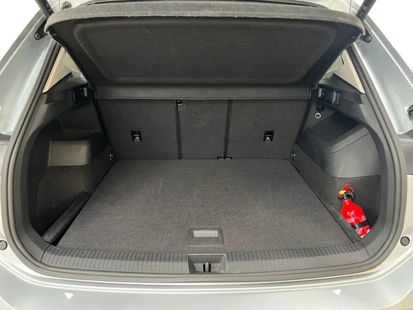 VOLKSWAGEN Tiguan (2024) — foto 8 van 20