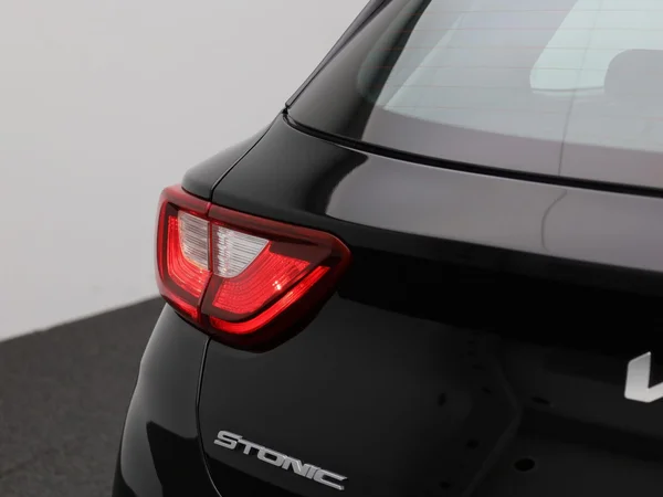 Kia Stonic (2023) — foto 30 van 38