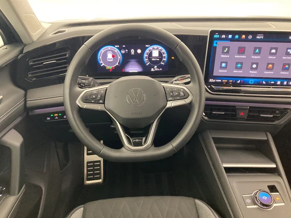 VOLKSWAGEN Tiguan (2025) — foto 28 van 36