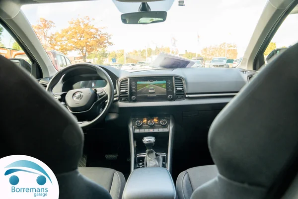 Skoda Karoq (2023) — foto 10 van 43