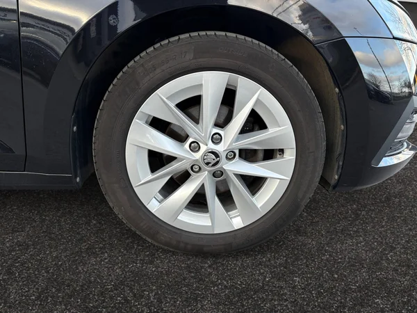 SKODA Octavia Combi (2024) — foto 11 van 22