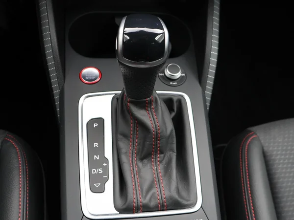 Audi SQ2 (2024) — foto 14 van 29