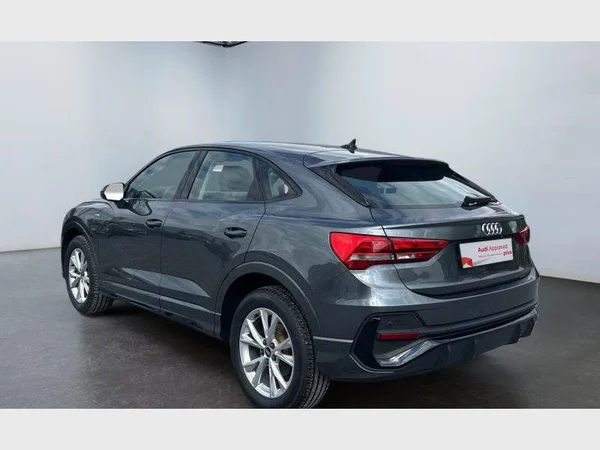 Audi Q3 Sportback (2021) — foto 12 van 29