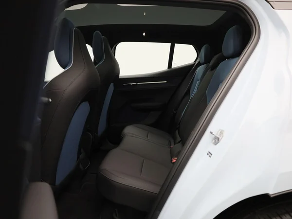 Volvo EX30 (2024) — foto 2 van 43