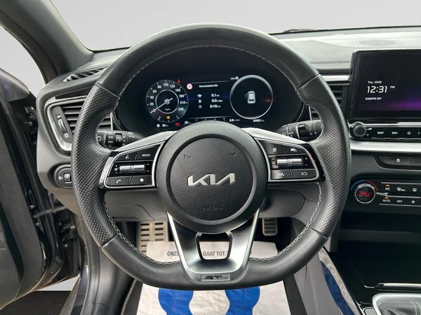 KIA XCeed (2024) — foto 7 van 30