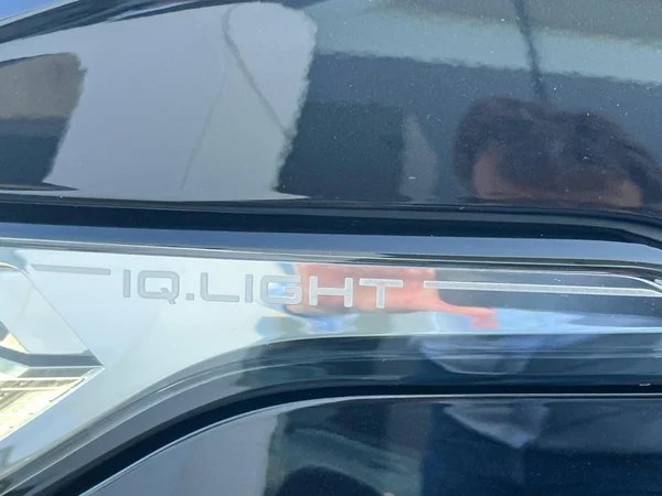 VOLKSWAGEN Tiguan (2023) — foto 4 van 24