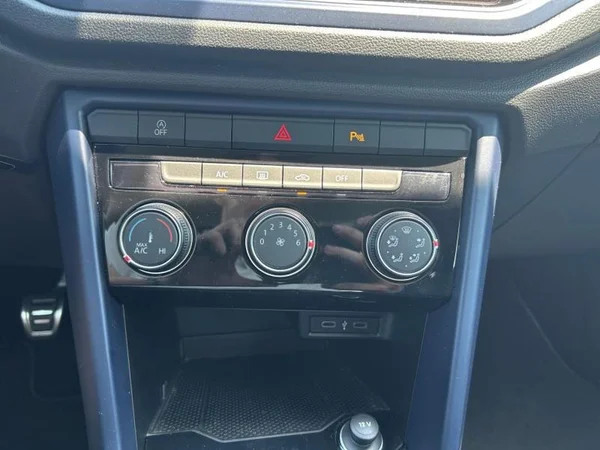 VOLKSWAGEN T-Roc (2021) — foto 14 van 31